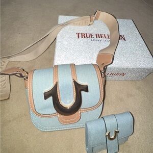 Light blue True Religion crossbody bag with matching mini wallet #crossbodybag